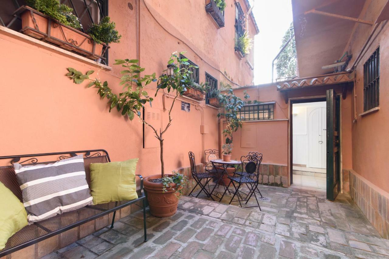 Lovely With Garden In Vatican Museums Trastevere Leilighet Roma Eksteriør bilde